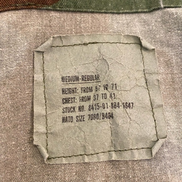 US Air Force Camouflage Mens Jacket w Patches / Woodland Camo / Size Medium - Picture 11 of 16